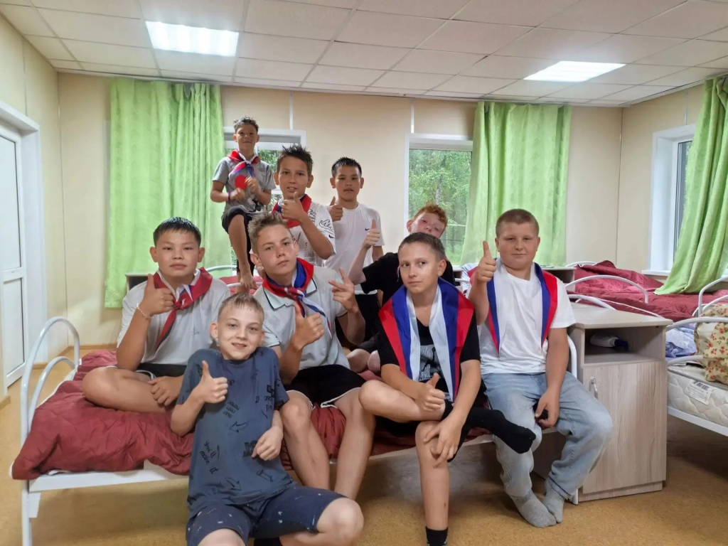 Фото автора и администрации лагеря «Дружба» Фото автора и администрации лагеря «Дружба»
