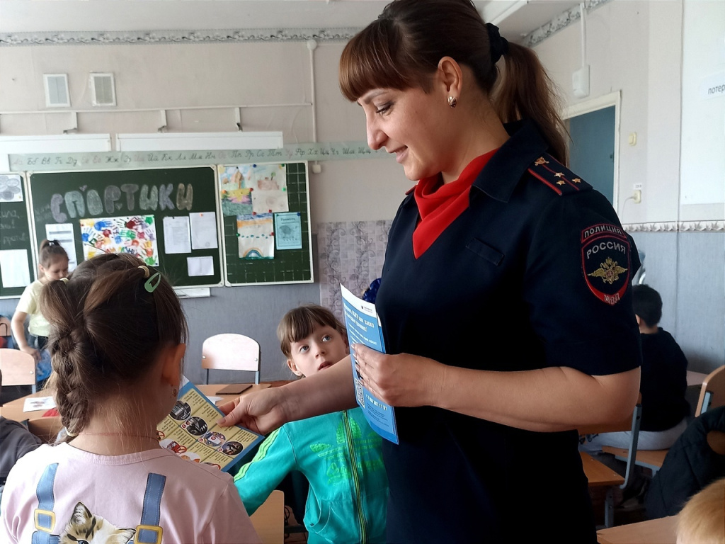 В Усть-абаканском районе госавтоинспекторы рассказали детям о правилах для  велосипедистов и самокатчиков | 14.06.2024 | Усть-Абакан - БезФормата